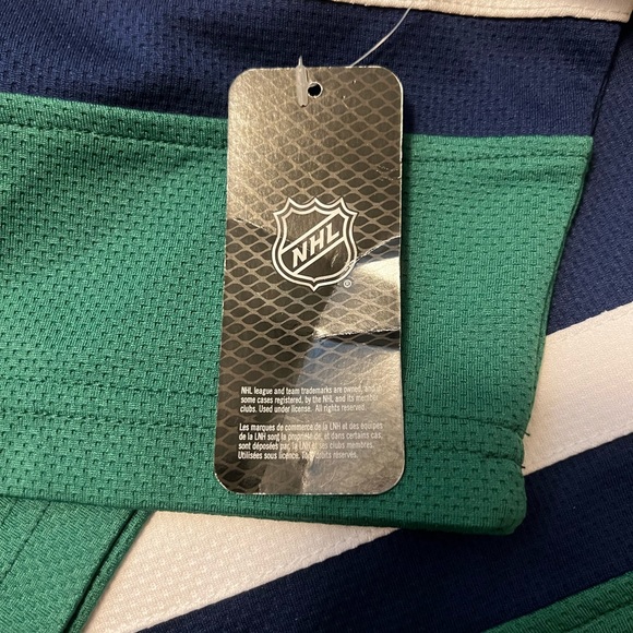 Vancouver Canucks Jersey - Picture 4 of 5